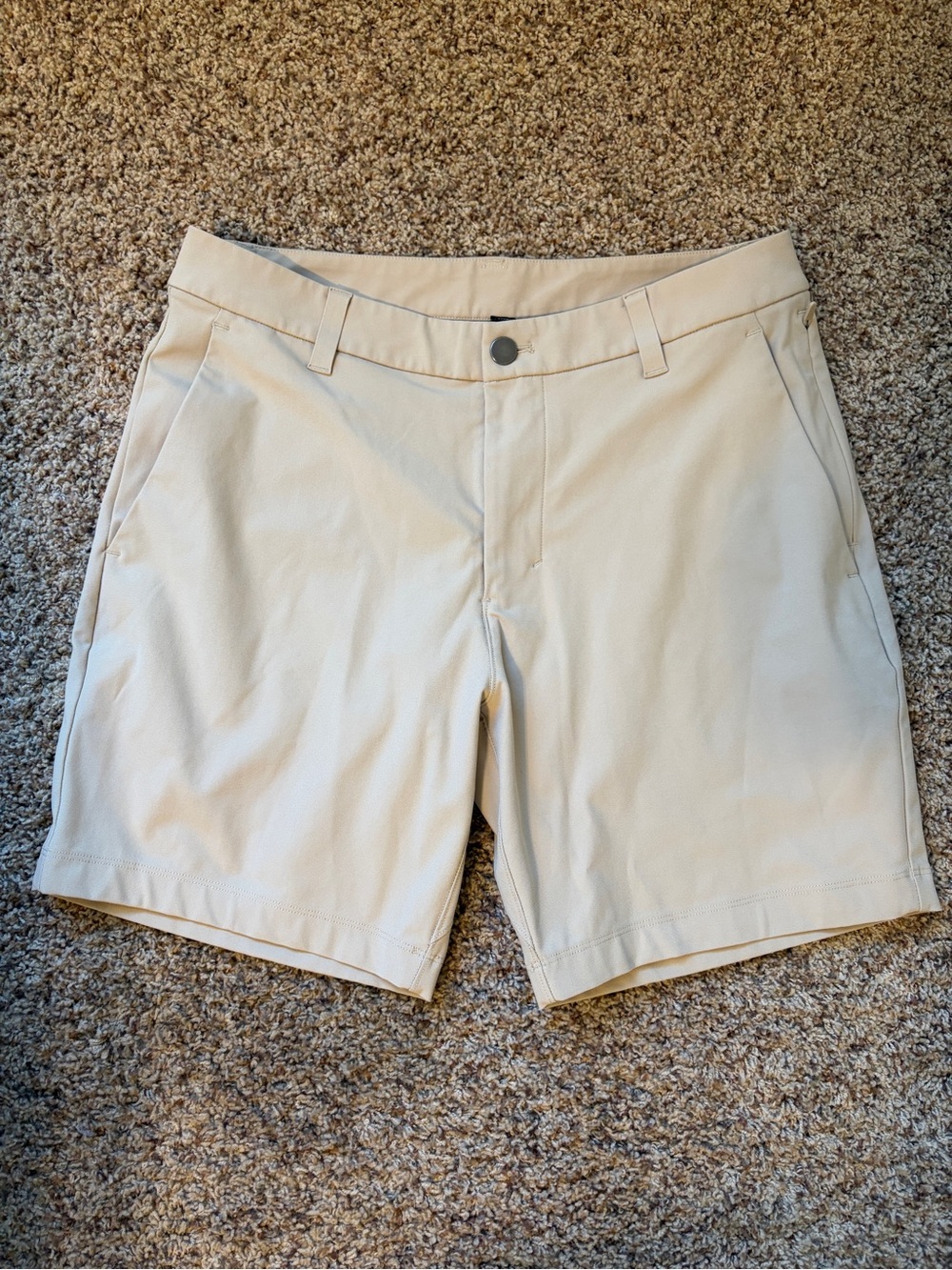 lululemon athletica Men's Commission Classic-Fit Short size 30. 7” inseam.